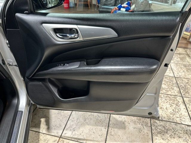 2017 Nissan Pathfinder 4x4 SL - 21535637 - 40