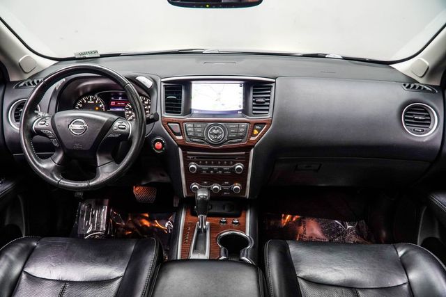 2017 Nissan Pathfinder Platinum 2WD's photo
