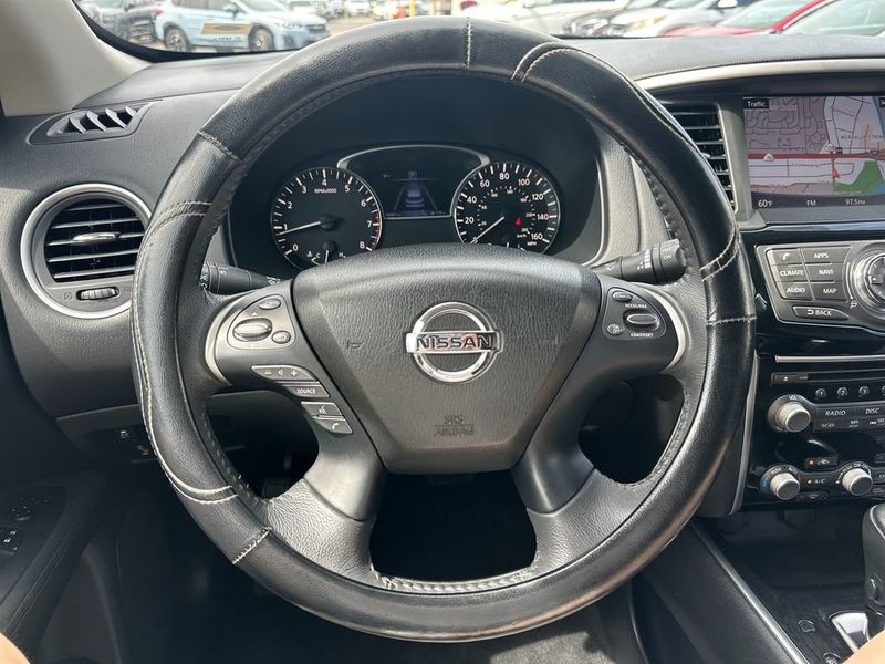 2017 Nissan Pathfinder FWD SV - 23015539 - 16