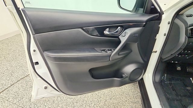 2017 Nissan Rogue 2017.5 AWD SL w/ Premium Package - 23040008 - 10