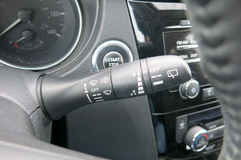 2017 Nissan Rogue 2017.5 AWD SV - 22980411 - 65