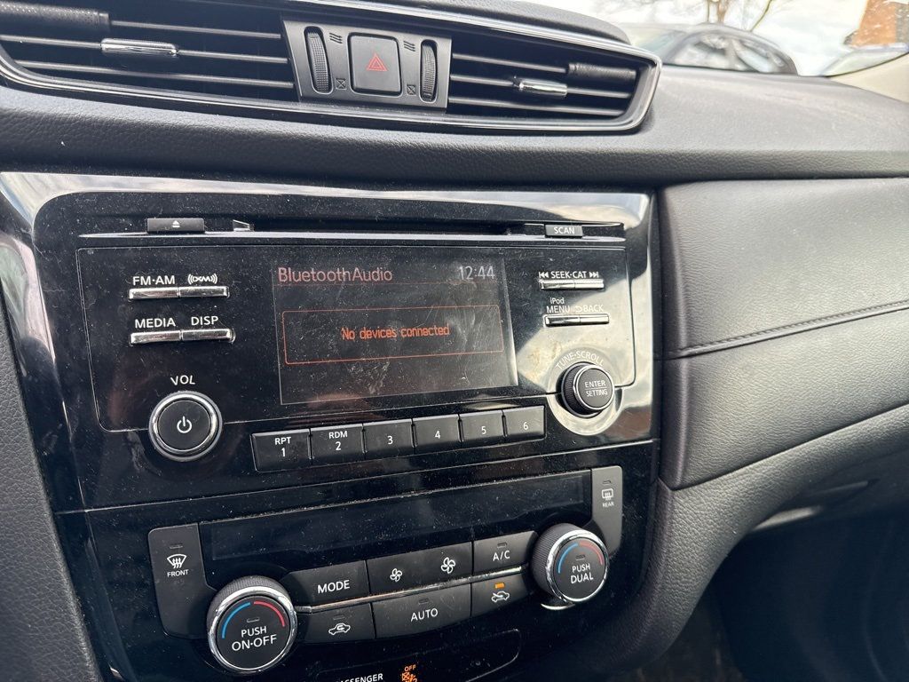 2017 Nissan Rogue 2017.5 AWD SV - 22944583 - 8