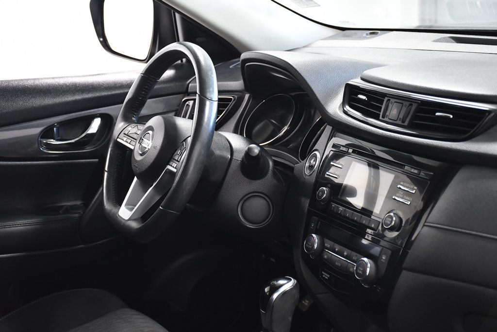 2017 Nissan Rogue 2017.5 AWD SV - 23083976 - 16