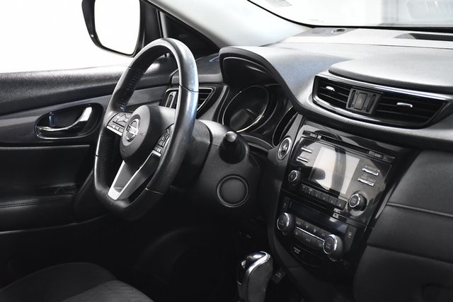 2017 Nissan Rogue 2017.5 AWD SV - 23083976 - 16