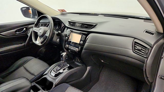 2017 Nissan Rogue 2017.5 AWD SV w/ SV Premium Package & Navigation - 23042569 - 23