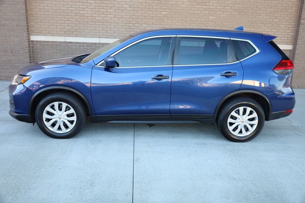 2017 Nissan Rogue S photo 2