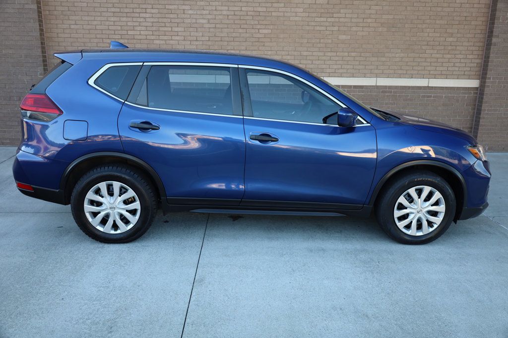 2017 Nissan Rogue S photo 3