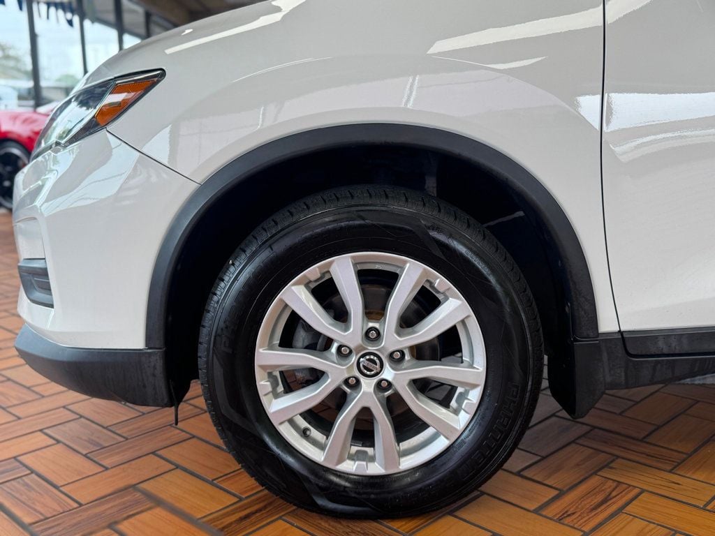 2017 Nissan Rogue AWD SV photo 7