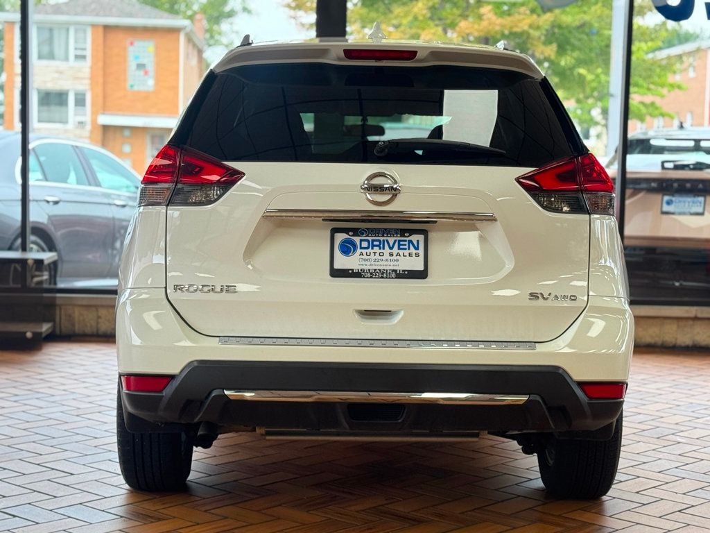 2017 Nissan Rogue AWD SV photo 3
