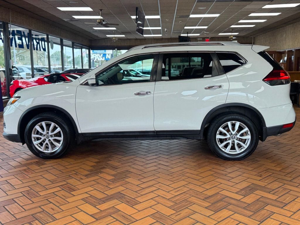 2017 Nissan Rogue AWD SV photo 5