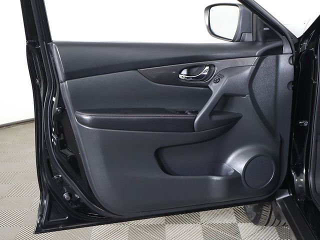 2017 Nissan Rogue AWD SV - 23057649 - 23