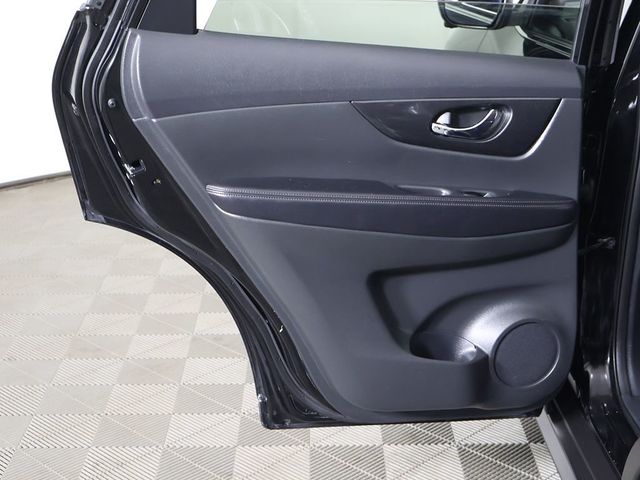 2017 Nissan Rogue AWD SV - 23057649 - 25