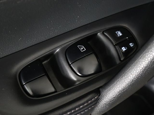 2017 Nissan Rogue AWD SV - 23057649 - 37
