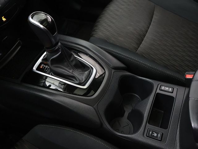 2017 Nissan Rogue AWD SV - 23057649 - 51