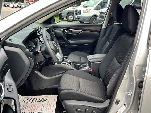 2017 Nissan Rogue AWD SV - 23070733 - 10