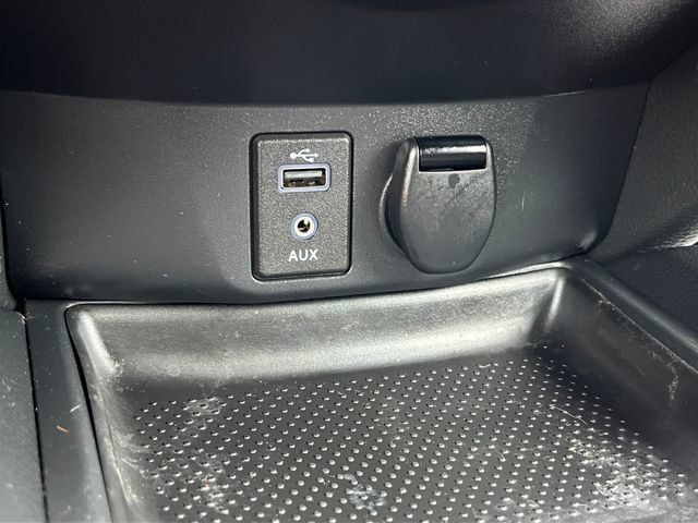 2017 Nissan Rogue AWD SV - 23070733 - 27