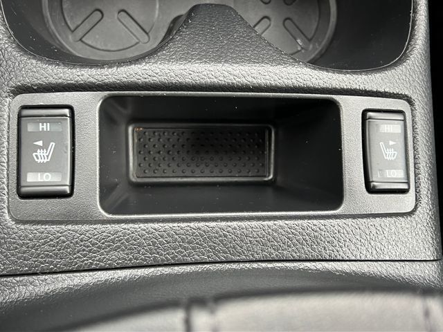 2017 Nissan Rogue AWD SV - 23070733 - 28