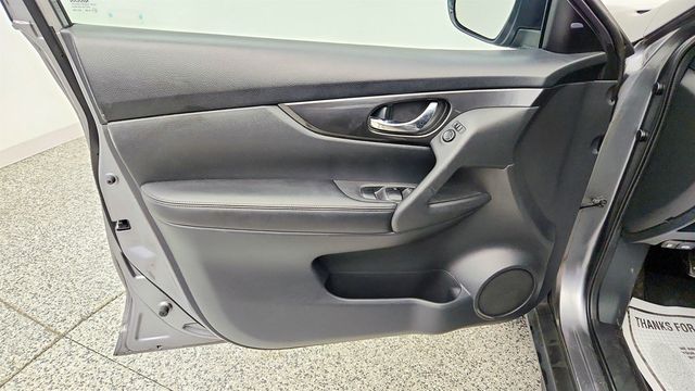 2017 Nissan Rogue AWD SV - 23028897 - 9