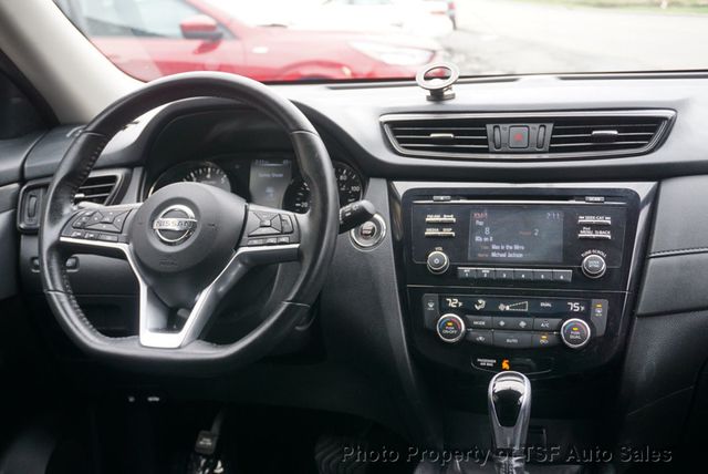 2017 Nissan Rogue AWD SV - 23007697 - 13