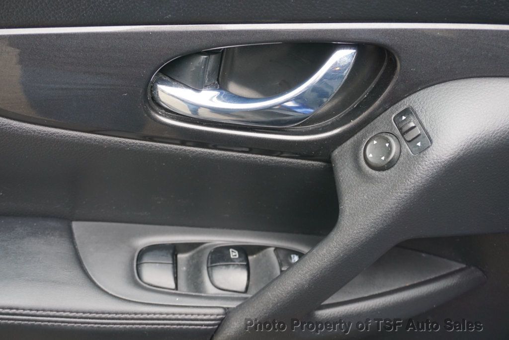 2017 Nissan Rogue AWD SV - 23007697 - 24