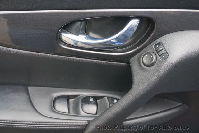 2017 Nissan Rogue AWD SV - 23007697 - 24