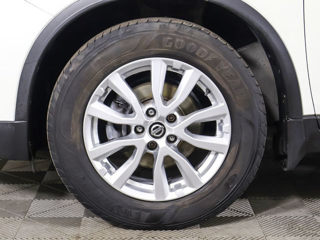 2017 Nissan Rogue FWD S - 23012080 - 17