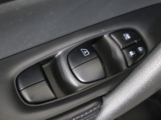 2017 Nissan Rogue FWD S - 23012080 - 32
