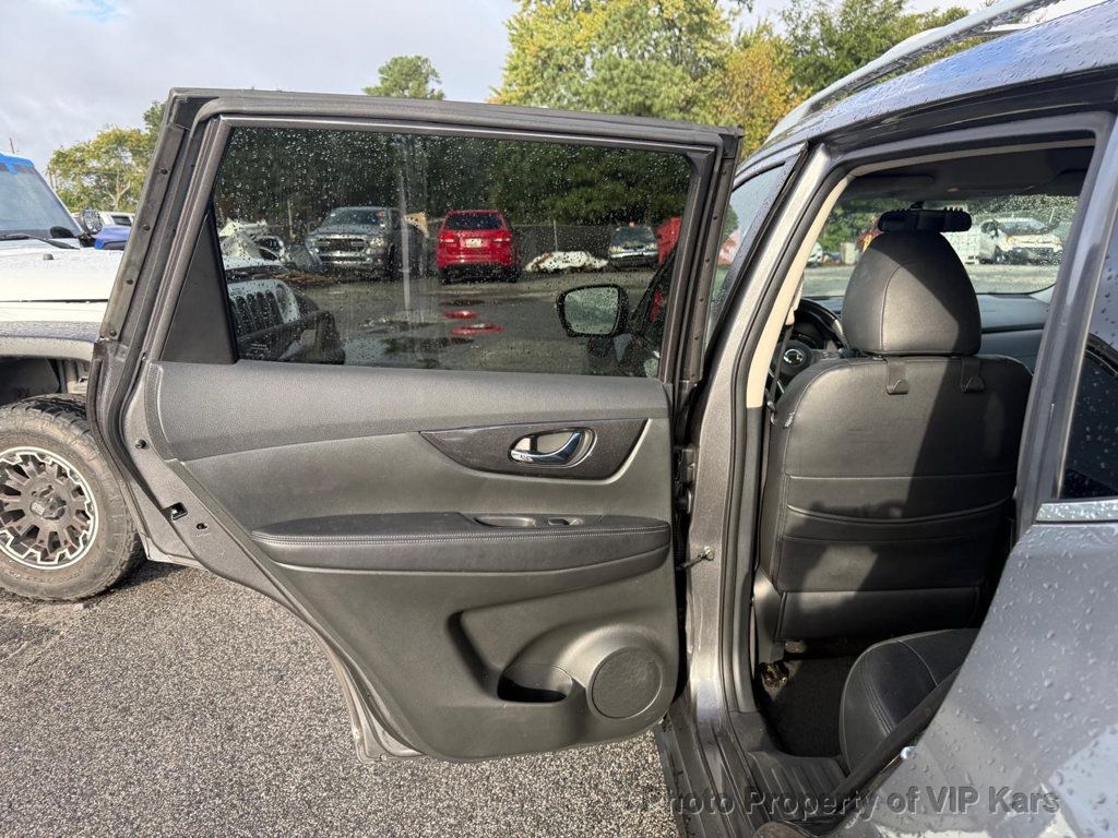 2017 Nissan Rogue FWD SV - 22928645 - 11