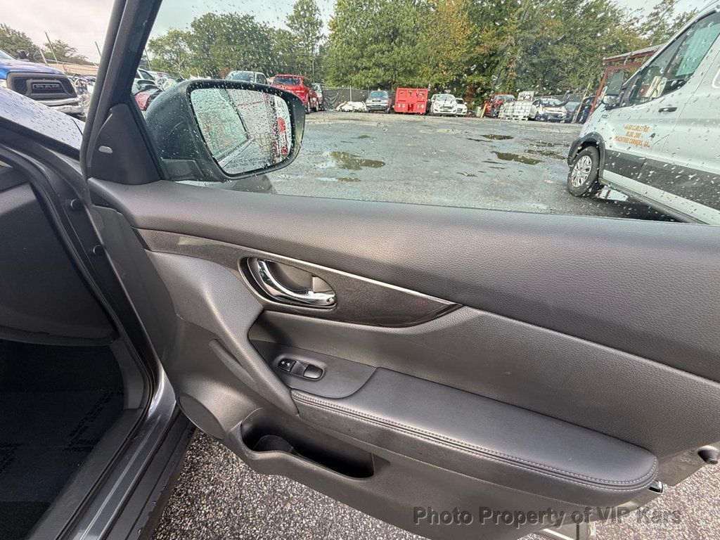 2017 Nissan Rogue FWD SV - 22928645 - 15