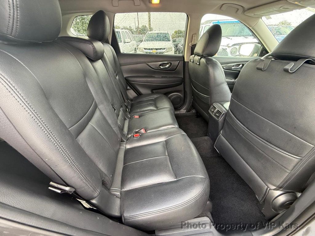 2017 Nissan Rogue FWD SV - 22928645 - 16