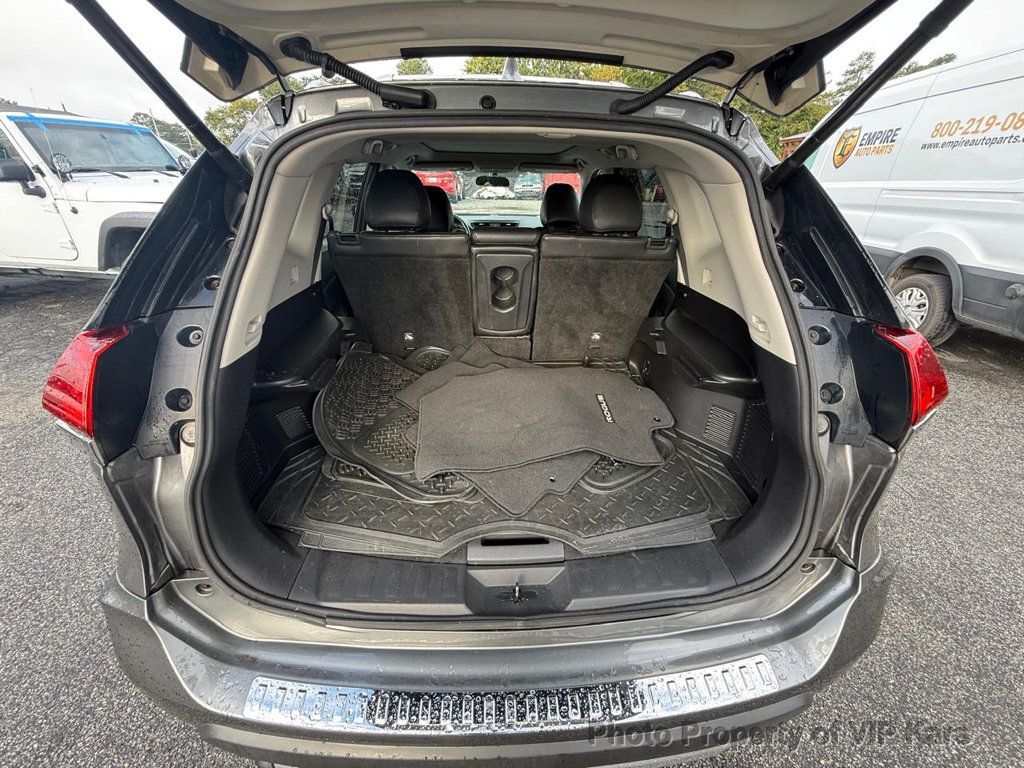 2017 Nissan Rogue FWD SV - 22928645 - 19