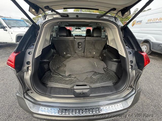 2017 Nissan Rogue FWD SV - 22928645 - 19