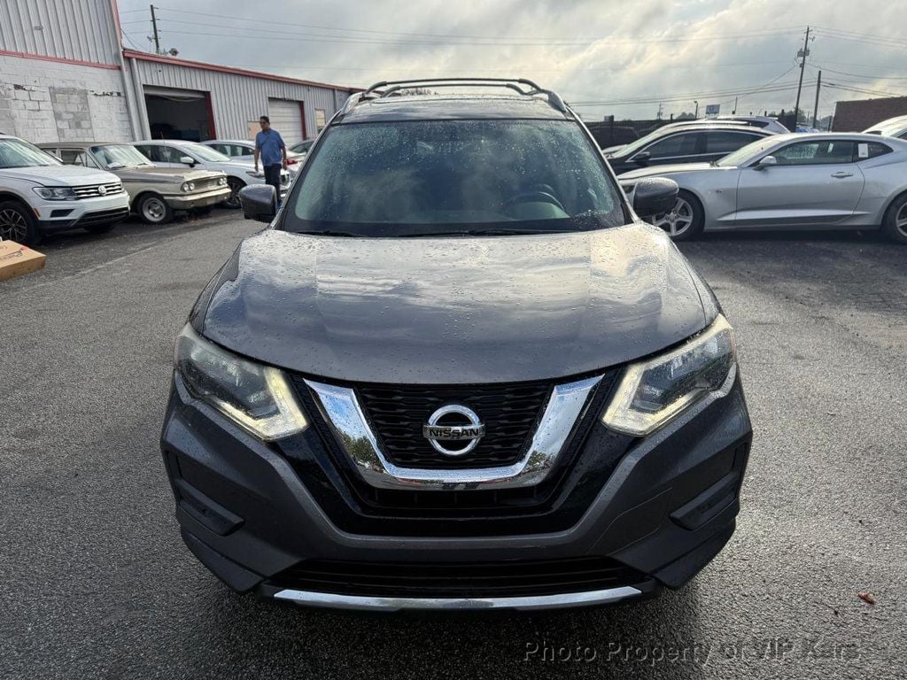 2017 Nissan Rogue SV photo 3