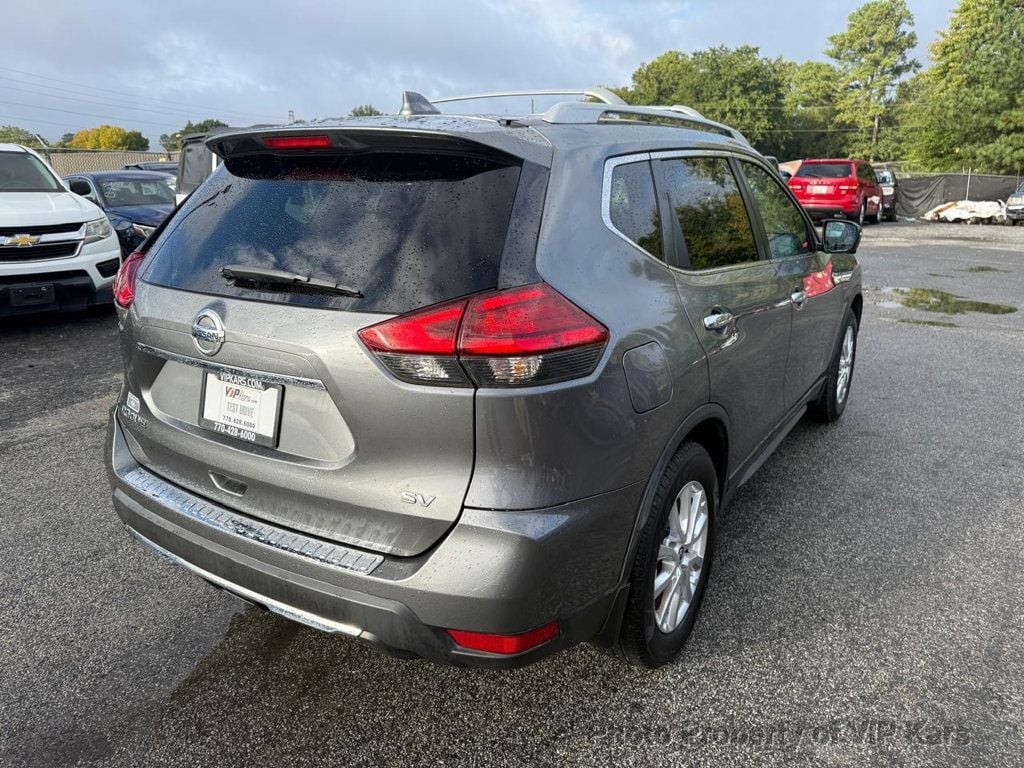 2017 Nissan Rogue SV photo 4