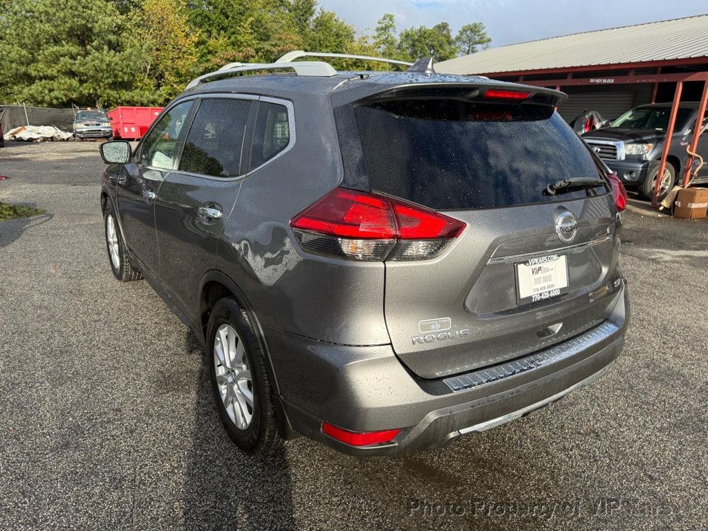 2017 Nissan Rogue FWD SV - 22928645 - 4