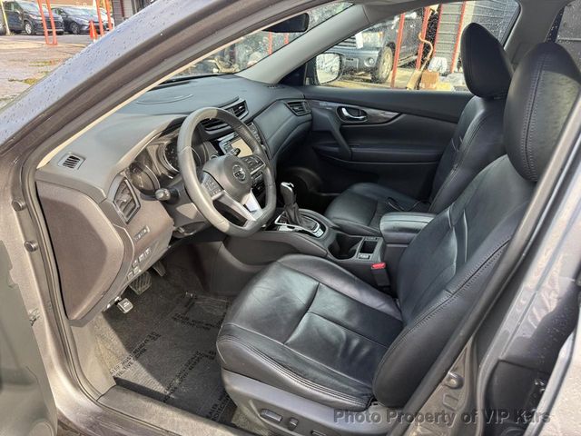 2017 Nissan Rogue FWD SV - 22928645 - 8