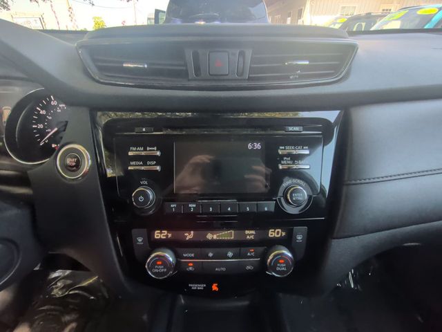 2017 Nissan Rogue S - 23027145 - 16