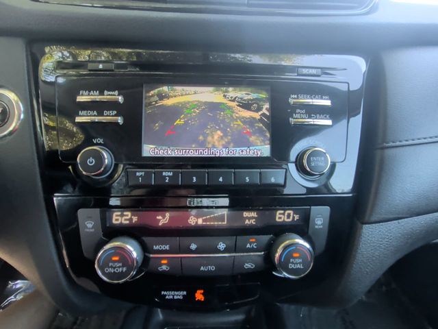 2017 Nissan Rogue S - 23027145 - 17