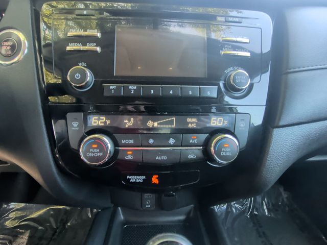 2017 Nissan Rogue S - 23027145 - 18