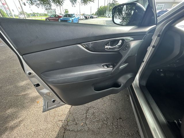 2017 Nissan Rogue S - 23027150 - 11
