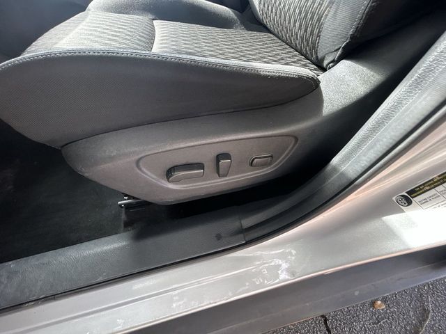 2017 Nissan Rogue S - 23027150 - 12