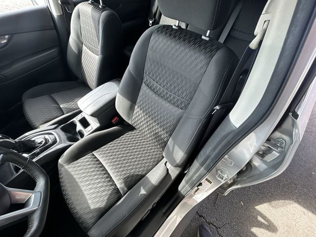 2017 Nissan Rogue S - 23027150 - 13
