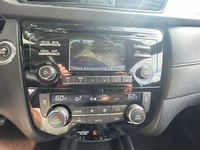 2017 Nissan Rogue S - 23027150 - 17