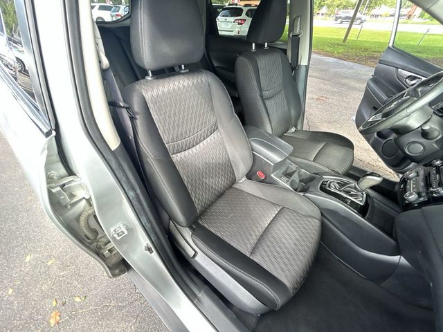 2017 Nissan Rogue S - 23027150 - 19