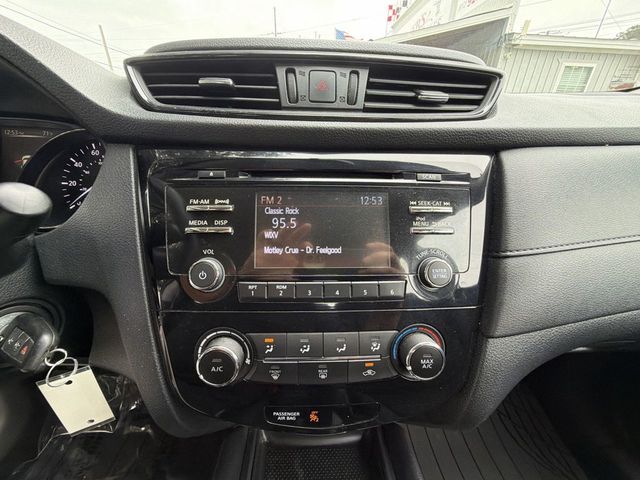 2017 Nissan Rogue S - 23082863 - 16