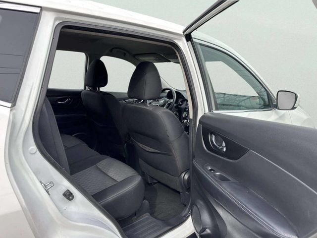 2017 Nissan Rogue S 4dr Crossover (midyear release) - 22992739 - 16