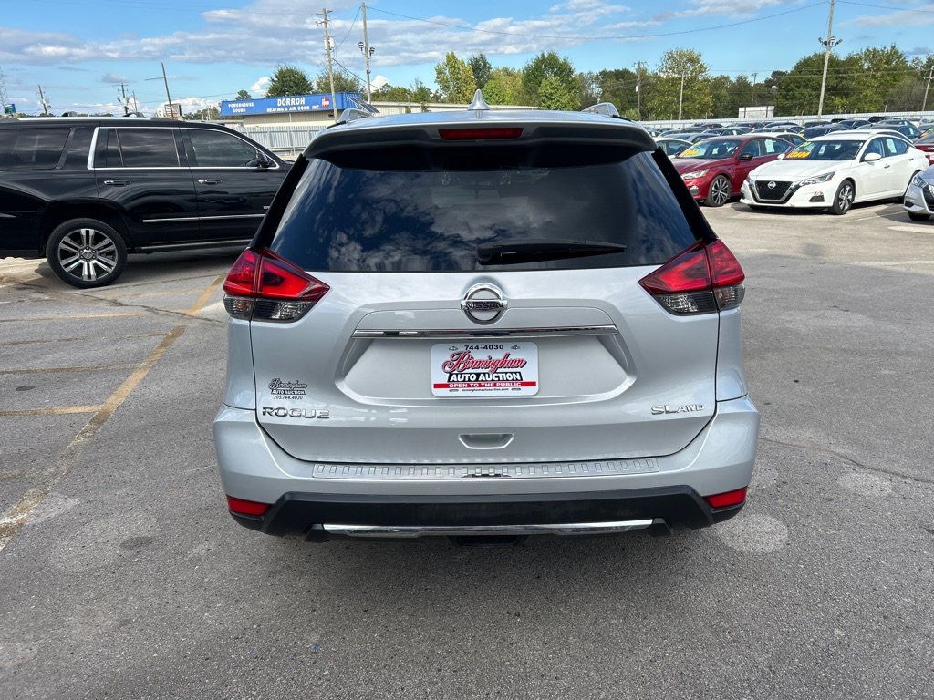 2017 Nissan Rogue SL photo 3