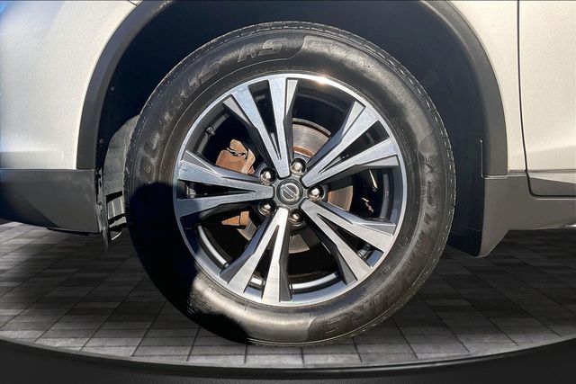 2017 Nissan Rogue SL - 23066054 - 31