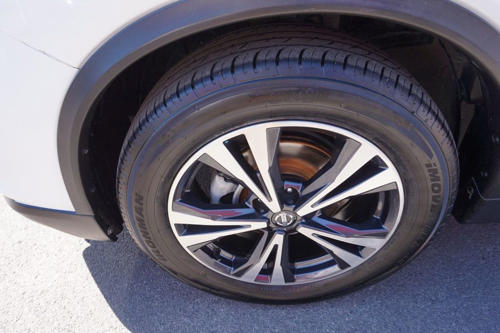 2017 Nissan Rogue SL photo 12