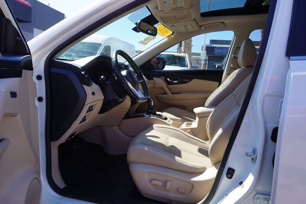 2017 Nissan Rogue SL photo 16